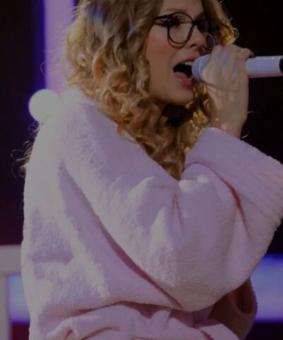 Taylor Swift Bathrobe front
