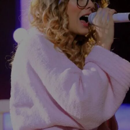 Taylor Swift Bathrobe front