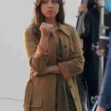 Operation Fortune Ruse de guerre Aubrey Plaza Brown Coat