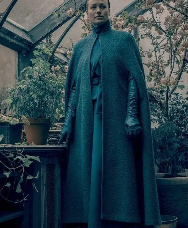 Ser e na Joy Wa ter ford The Hand maid s Tale Grey Coat