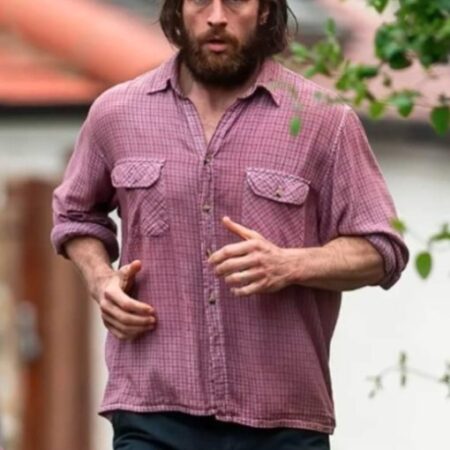 28 Years Later 2025 Aaron Taylor Johnson Pink Shirt