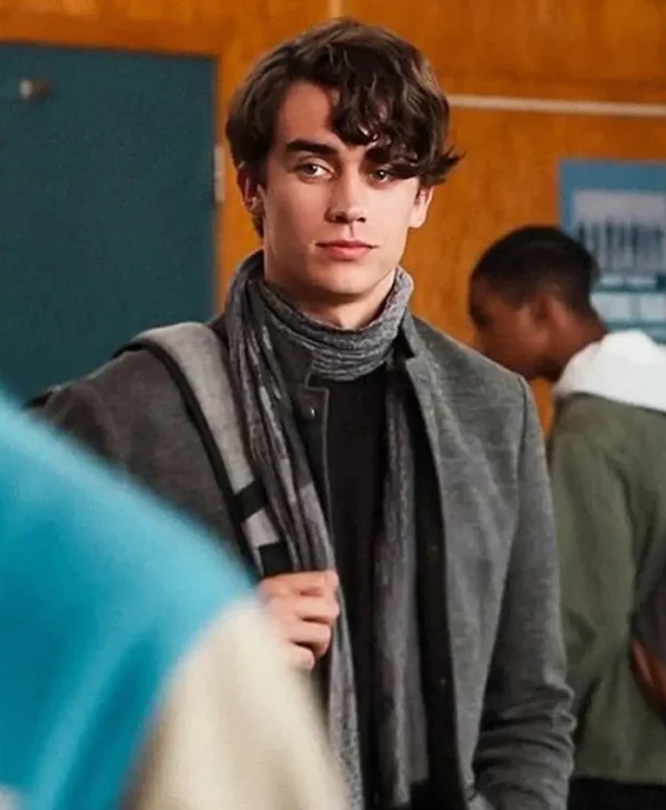 13 Reasons Why S04 Winston Williams Grey Coat closeup