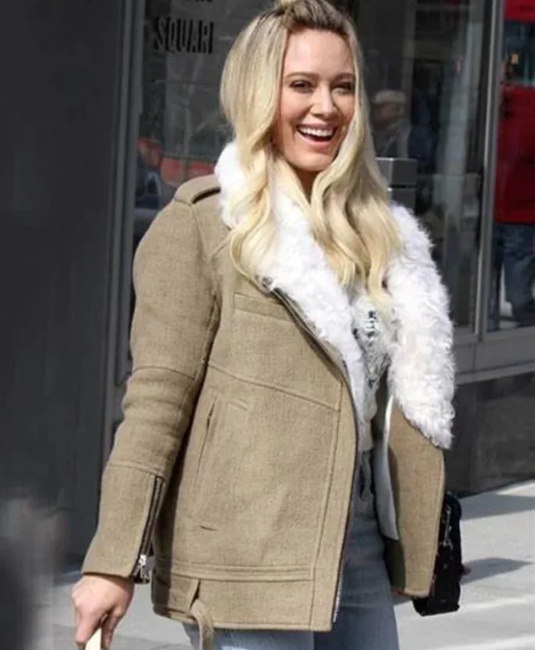 Hilary Duff Younger White Fur Collar Camel Color Jacket