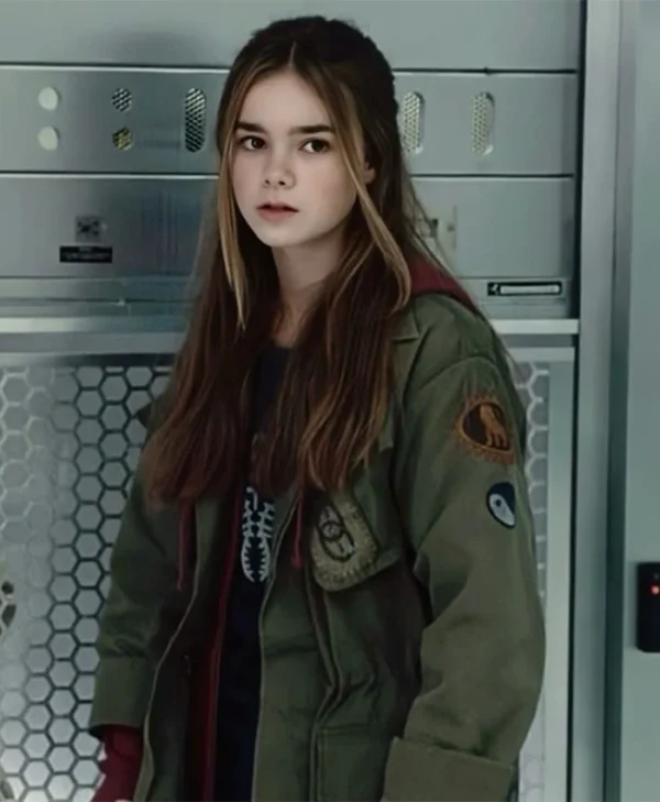Jurassic World 3 Maisie Lockwood Green Cotton Field Jacket left