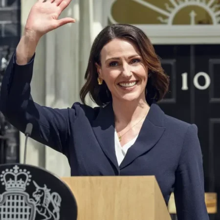 Hostage S01 Suranne Jones Blue Blazer Front