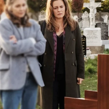Irish Blood S01 Alicia Silverstone Trench Coat Front