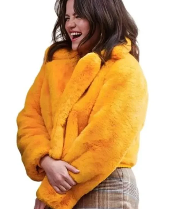 Only Murders in the Building S04 Mabel Mora Yellow Sherpa Jacket