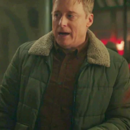 Resident Alien S04 Alan Tudyk Green Jacket webp