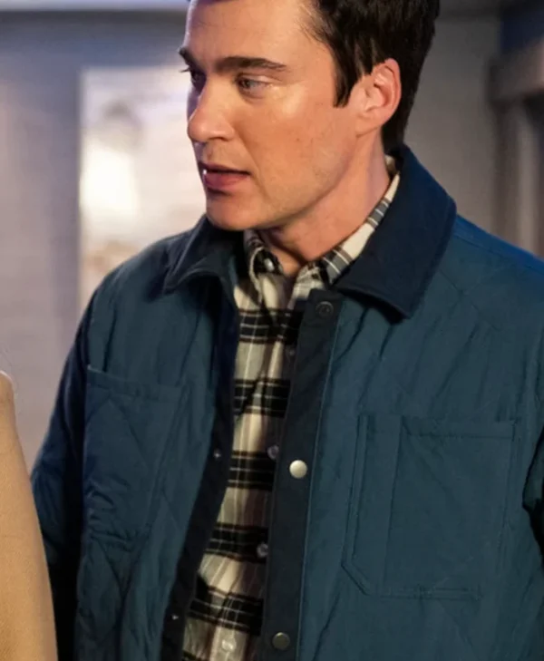Resident Alien S04 Levi Fiehler Blue Quilted Jacket Side webp