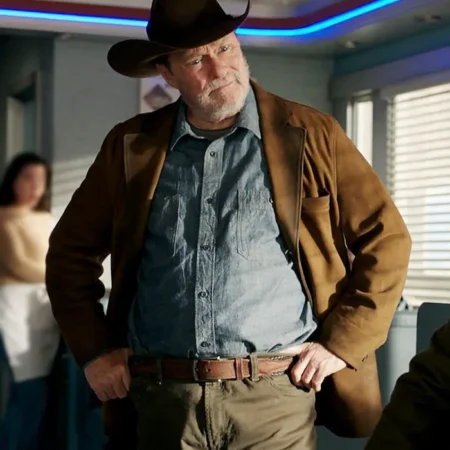 Resident Alien S04 Stephen Root Brown Coat webp