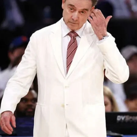 St.-Johns-Coach-Rick-Pitino-Suit