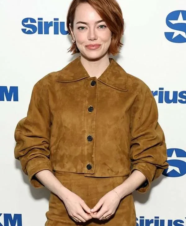 Bugonia-Press-Tour-NYC-2025-Emma-Stone-Brown-Cropped-Jacket