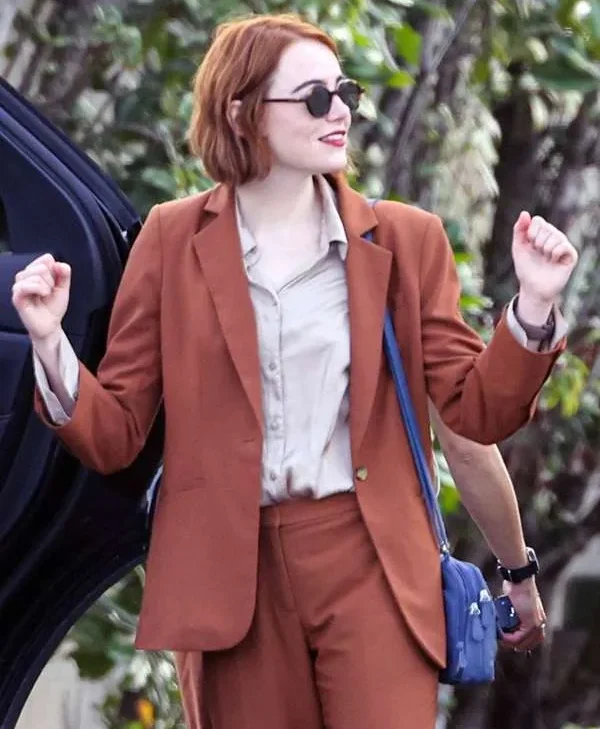 Kinds-of-Kindness-2024-Emma-Stone-Brown-Suit