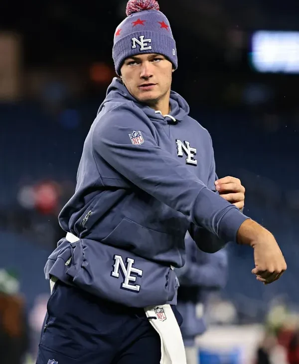 Drake-Maye-New-England-Patriots-2025-Rivalries-Collection-Sideline-Nike-Pullover-Hoodie-–-Storm-Blue