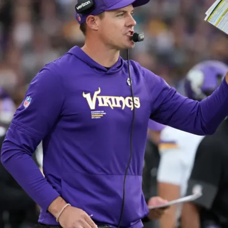 Kevin-OConnell-Vikings-Long-Sleeve-Hooded-T-Shirt