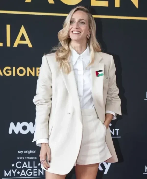 Sara-Drago-Call-My-Agent-Photocall-Blazer