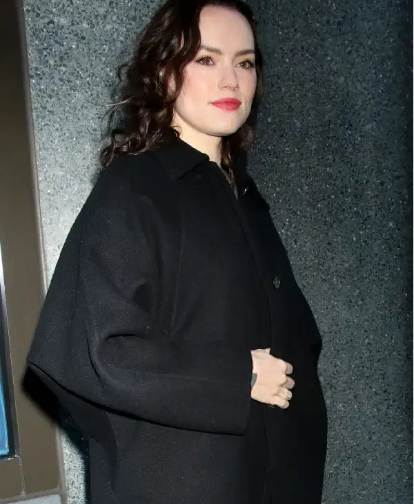 Buy-Daisy-Ridley-Long-Oversized-Black-Overcoat