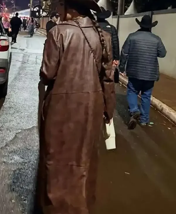Experience-Western-Elegance-in-the-Marcela-Nery-Cowboy-Park-Barretos-Leather-Coat