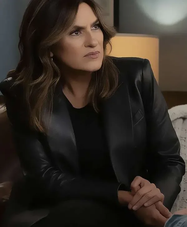 Olivia-Benson-Law-And-Order-SVU-S27-Black-Blazer