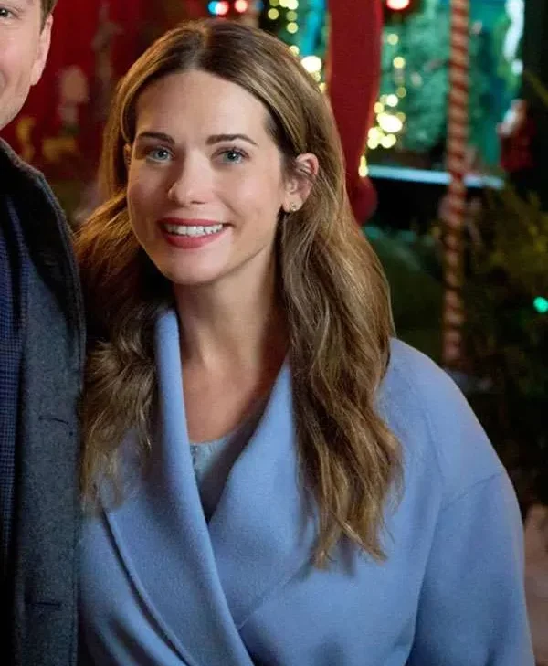 Single-on-the-25th-Lyndsy-Fonseca-Wool-Coat