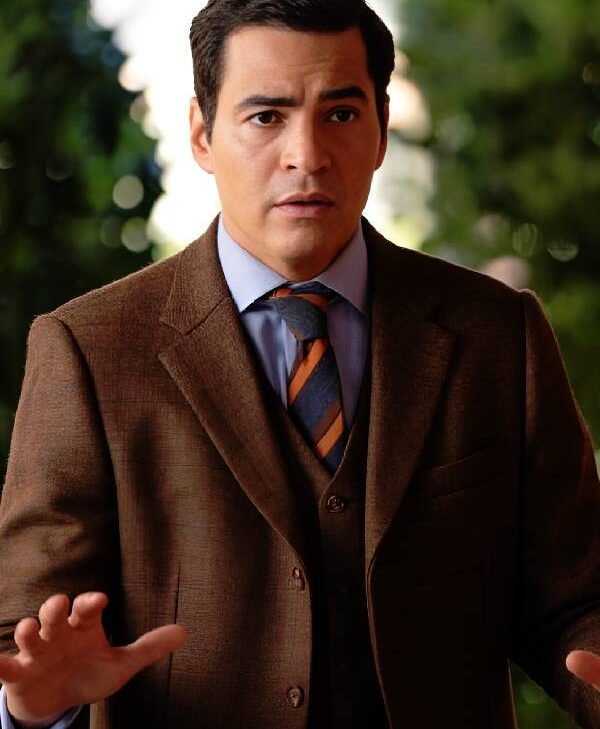 Will Trent S4 Ramón Rodríguez Tweed Suit