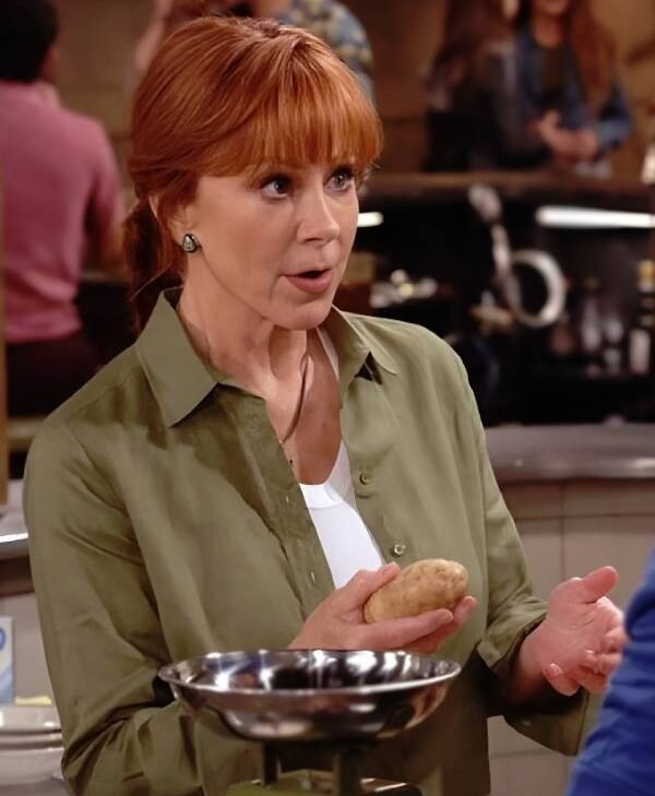 Happy’s Place S2 Reba McEntire Olive Green Shirt