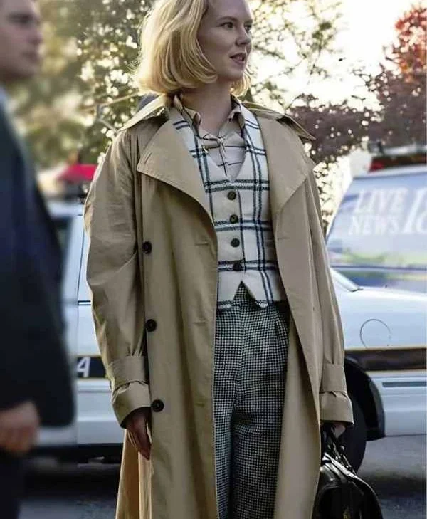 Scarpetta 2026 Rosy McEwen Beige Trench Coat
